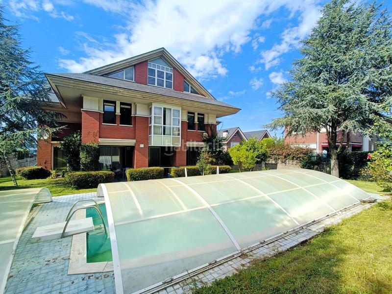 Foto 20169ec9-d1bd-4c3c-97e1-967557ee670e. Casa amb calefacció aparcament piscina a Maoño - Azoños Santa Cruz de Bezana
