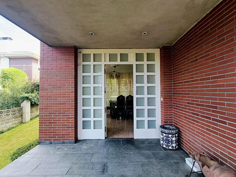Foto 704ba34a-1a08-4222-bf09-8b8803e2dbd4. Casa amb calefacció aparcament piscina a Maoño - Azoños Santa Cruz de Bezana