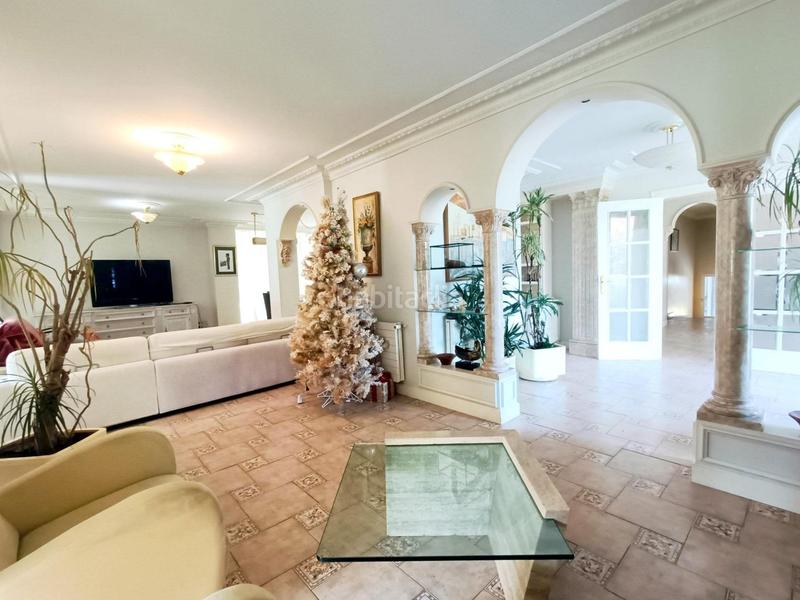 Foto b91fd110-98df-4182-9ff6-061868232a9b. Casa amb calefacció aparcament piscina a Maoño - Azoños Santa Cruz de Bezana