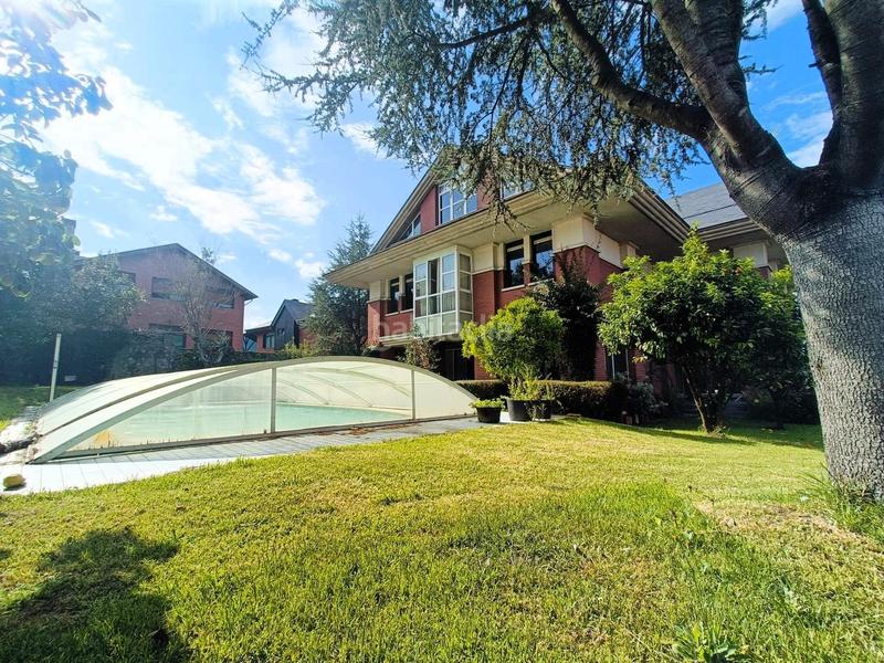 Foto cdc00b05-4f1d-4367-875e-fb6fd2fa0400. Casa amb calefacció aparcament piscina a Maoño - Azoños Santa Cruz de Bezana