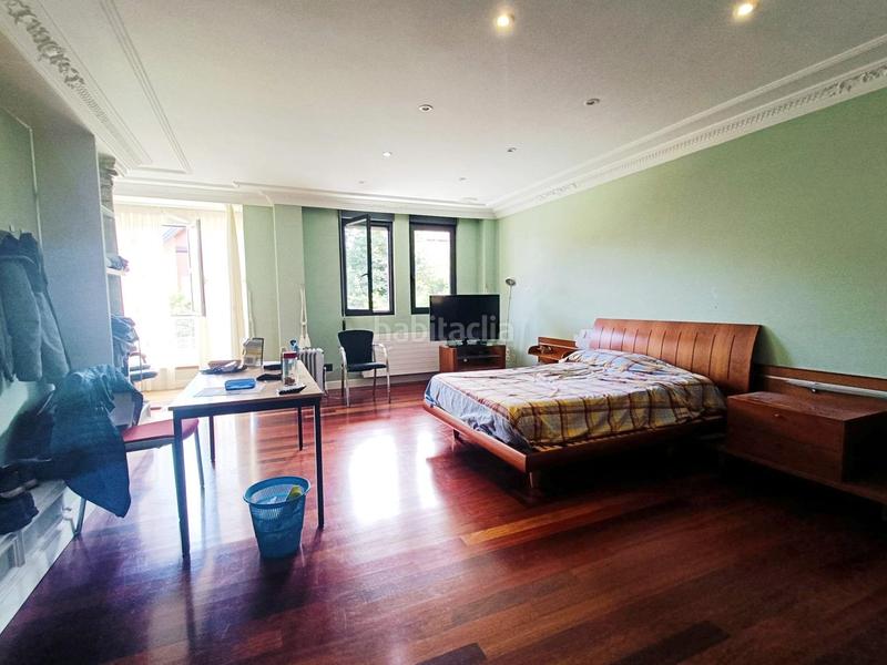 Foto fff0c1f6-de07-4689-9499-509a28eb0114. Casa amb calefacció aparcament piscina a Maoño - Azoños Santa Cruz de Bezana