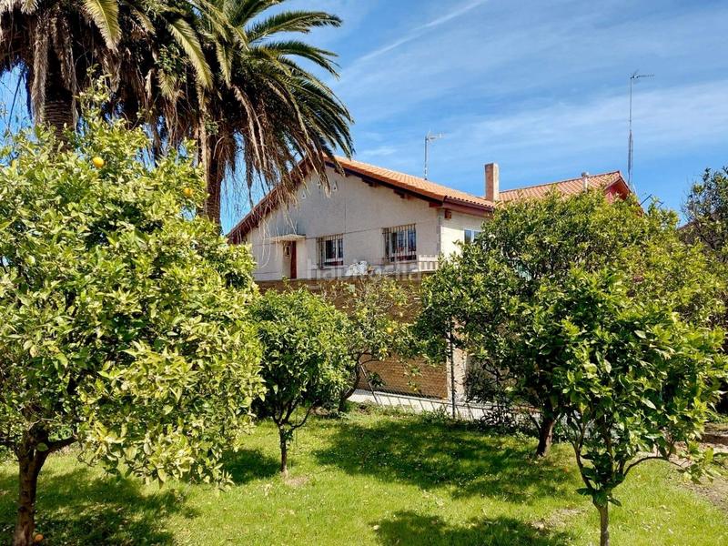 Foto b188075c-67f9-4610-bd3e-7a26c4705586. Casa adossada amb calefacció aparcament a Maoño - Azoños Santa Cruz de Bezana