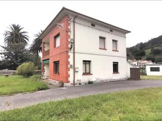 Casa a Castañeda. Casa independiente en gran parcela urbana mas otra edificación d