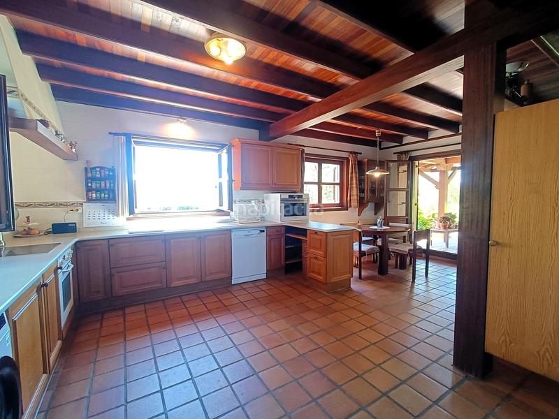 Foto 8d1c9058-f68b-452d-8472-25d7f30767dd. Casa amb calefacció aparcament a Revilla Camargo