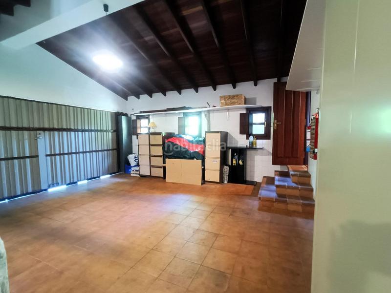 Foto b8555289-aa6a-4991-9b3e-3b54876b2c97. Casa amb calefacció aparcament a Revilla Camargo