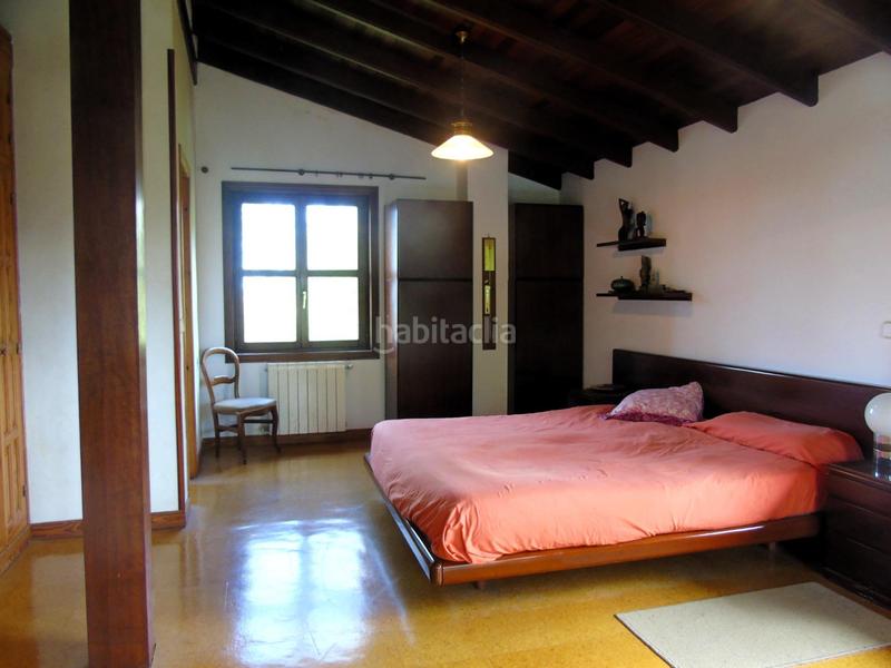 Foto c1839239-9e6a-4bec-89f1-f4438edff18a. Casa amb calefacció aparcament a Revilla Camargo