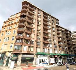 Pis a Castilla - Hermida. Piso en zona estaciones, centro.