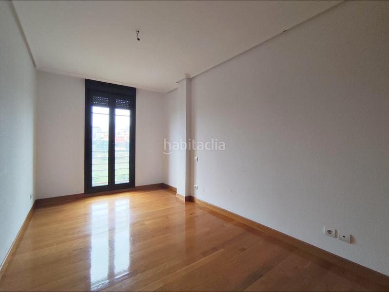 Foto 2fc6ab1b-a0e3-4802-824e-c6a726fe1dc4. Alquiler piso amplio piso , zona s20 en La Pereda Santander
