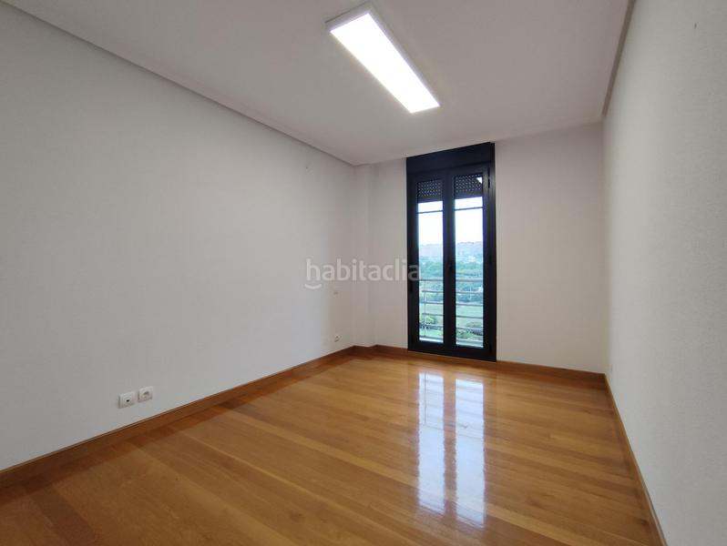 Foto 6e5ba3a5-d374-47f7-984c-746747315521. Alquiler piso amplio piso , zona s20 en La Pereda Santander