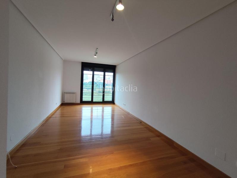 Foto e05b46b7-8e41-40ef-885f-c3fc52a96213. Alquiler piso amplio piso , zona s20 en La Pereda Santander