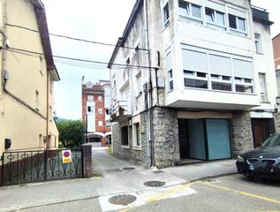Lloguer Local Comercial a Santa María de Cayón. Local esquinero con terreno  aprox 40 m2
