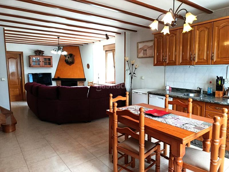 Foto 0e051e69-f277-4fc2-93e1-a2dcf2ca49a2. Alquiler casa adosada  con jardín en Santa María de Cayón