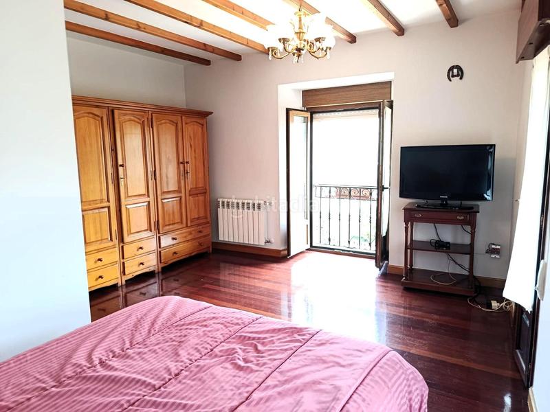 Foto b01fe7dc-20f4-4770-abb7-2eec5c092c06. Alquiler casa adosada  con jardín en Santa María de Cayón