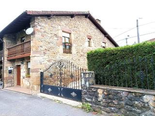 Location Maison jumelée à Santa María de Cayón. Casa adosada con jardín