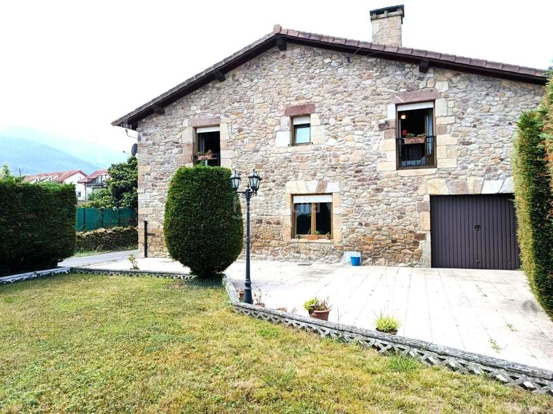 Foto f2a4b07c-2ecc-4e72-b36a-8a17c9f3faff. Alquiler casa adosada  con jardín en Santa María de Cayón