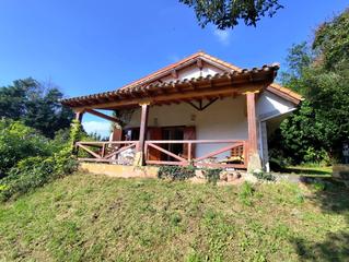 Chalet à Villaescusa. Encantadora casa independiente con piscina cerca de santander