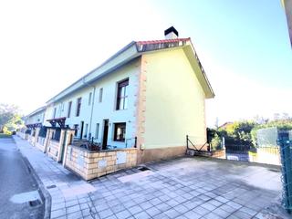 Reihenhaus in Castañeda. Chalet adosado esquinero