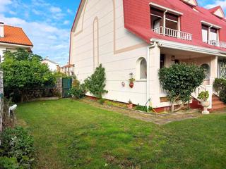 Maison jumelée à Galizano. Chalet adosado en esquina con 4 habitaciones en galizano