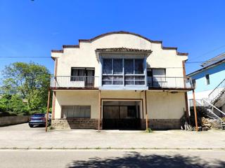 Capannone industriale en Villafufre. Nave industrial con vivienda