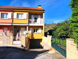 Casa aparellada a Penagos. Chalet esquinero en sobarzo