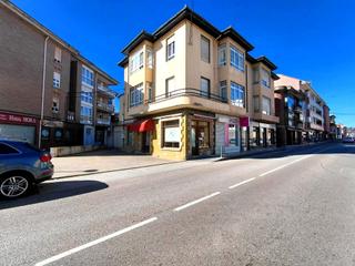 Miete Geschäftsraum in Santa María de Cayón. Local comercial en el centro de sarón