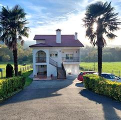 Casa en Riotuerto. Casa independiente con jardín