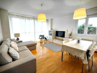 Appartement à Castañeda. Piso de dos habitaciones con plaza de garaje y trastero