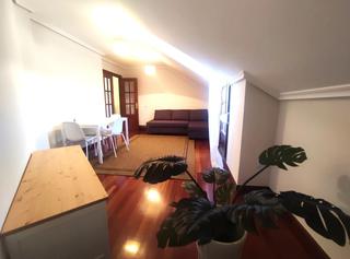 Appartement à Santa María de Cayón. Piso atico de 2 habitaciones en sarón.