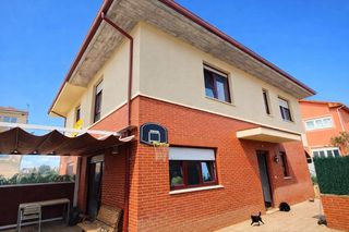 Casa pareada en Villaescusa. Chalet pareado en liaño de villaescusa tu nuevo hogar te espera!
