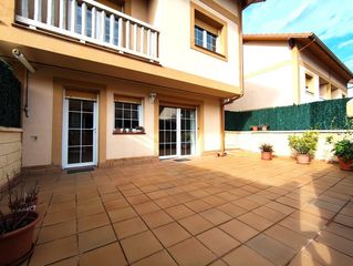 Towny house in Solares - Valdecilla. Chalet esquinero en solares para entrar a vivir.