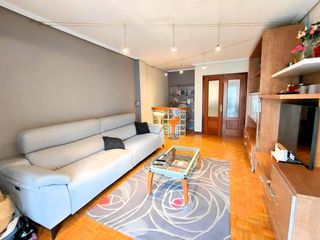 Etagenwohnung in Santa María de Cayón. Piso de tres habitaciones con plaza de garaje