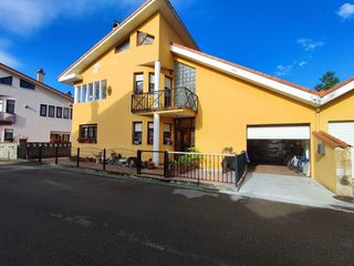 Doppelhaus in Castañeda. Chalet pareado en socobio  castañeda