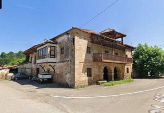Bauernhof in Saro. Casona de piedra en saro