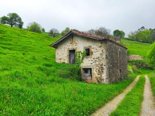 Casa in Villacarriedo. Cabaña en abionzo llerana con terreno de 13270m