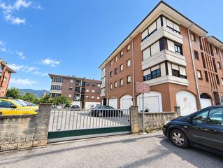 Etagenwohnung in Santa María de Cayón. Amplio piso de tres habitaciones en la penilla de cayon