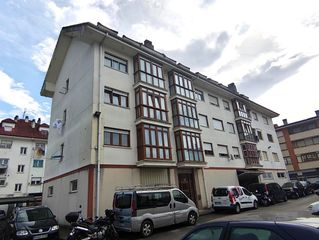 Pis a Santa María de Cayón. Piso exterior de 2 hab. salón, cocina independiente y baño. plaz