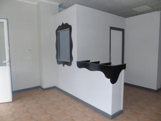 Lloguer Local Comercial a Santa María de Cayón. Estupendo local comercial.
