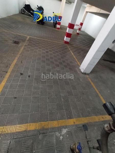 Foto c26cb109-eda1-4e66-9d2b-ed8c621820f3. Parking voiture dans Triana Casco Antiguo Sevilla