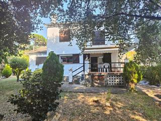 Haus in Riells i Viabrea. Casa a 4 vientos en riells i viabrea con amplio con jardín.