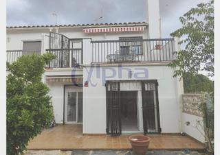 Casa adossada a Sant Celoni. Casa adosada en la batllòria.