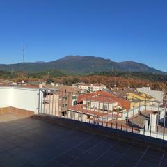 tic a Sant Celoni. Amplio tico en el centro, 4 dormitorios, amueblado y con garaje