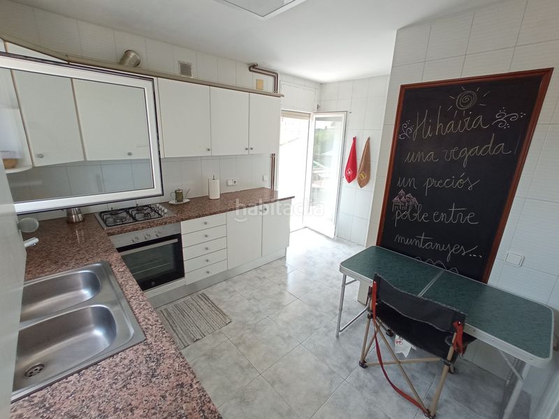 Foto 52097055-00af-4569-8ce8-fd94b0c94447. Casa adossada amb calefacció a Breda
