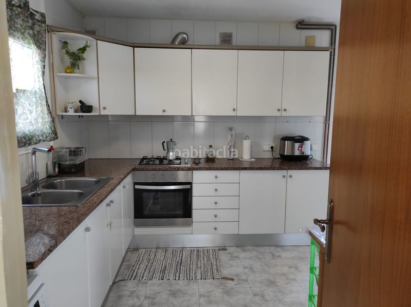 Foto 84e2a38a-9b85-4671-b297-c27d8cce9642. Casa adossada amb calefacció a Breda