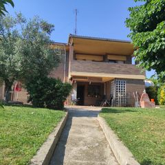 House in Riells i Viabrea. Casa en venta en riells i vaibrea, urbanización junior park con