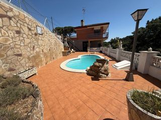Casa a Vallgorguina. Casa con piscina en la baronía del montseny, vallgorguina.