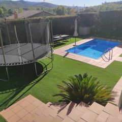 House in Riells i Viabrea. Casa a 4 vientos con jardín y piscina en urb. boscos de la batll