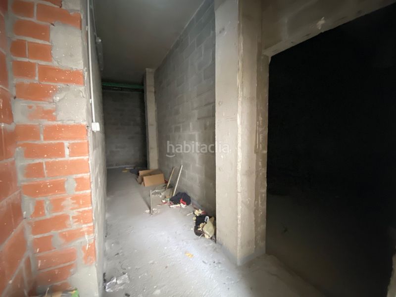 Foto b36f619f-5e6a-46cd-b862-3ea98fe3cf7a. Local comercial en calle torre la 1d en Aller