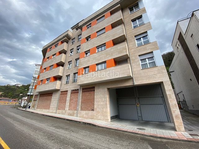 Foto f4752f41-7e34-4f7f-b417-9433d6f1a2ee. Local comercial en calle torre la 1d en Aller
