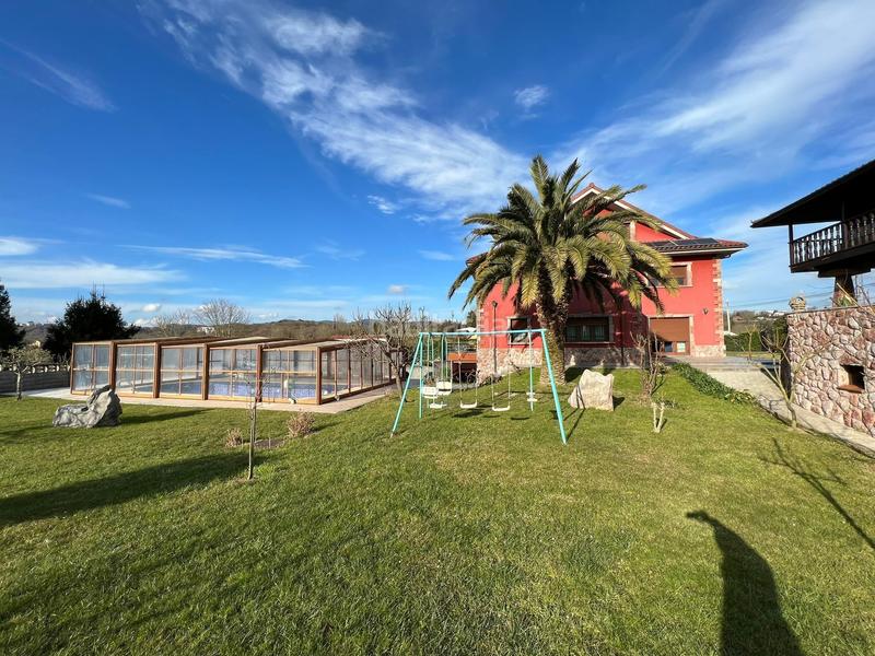 Foto b3421544-c8e3-4f3e-b0ca-f4dd8a2f9295. Chalet in parque manjoya 8 in Parroquias Sur - La Manjoya Oviedo