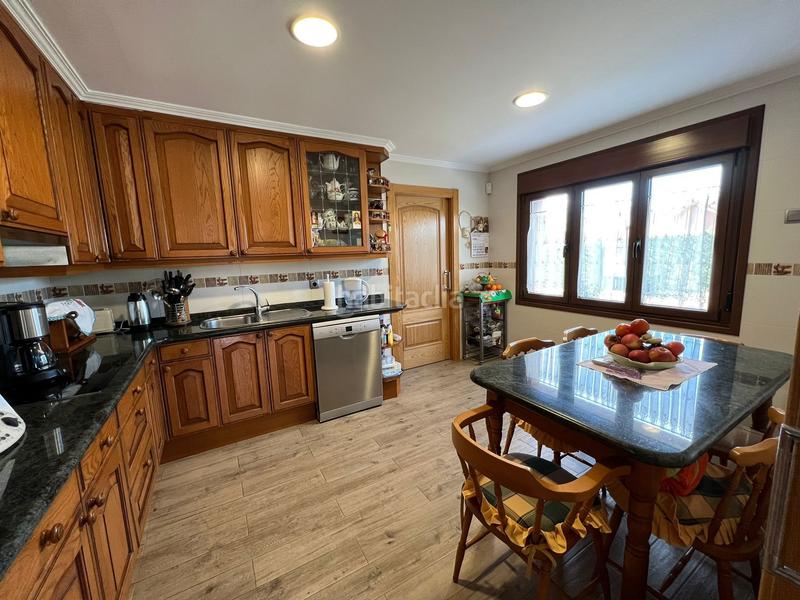 Foto e40d5302-0d77-4639-b68d-4cf9afefb5a7. Chalet in parque manjoya 8 in Parroquias Sur - La Manjoya Oviedo